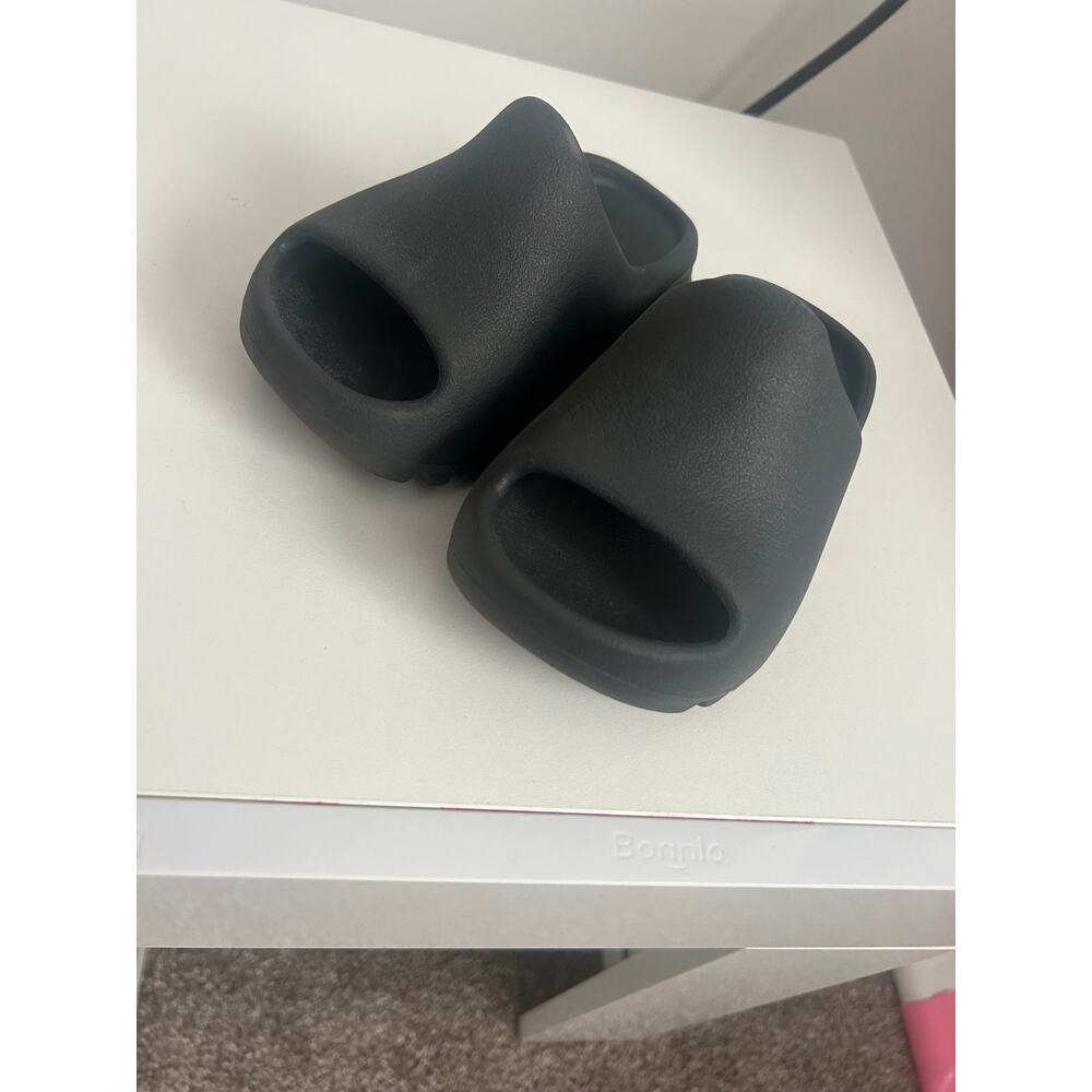 Yeezy Baby Slides *onyx*